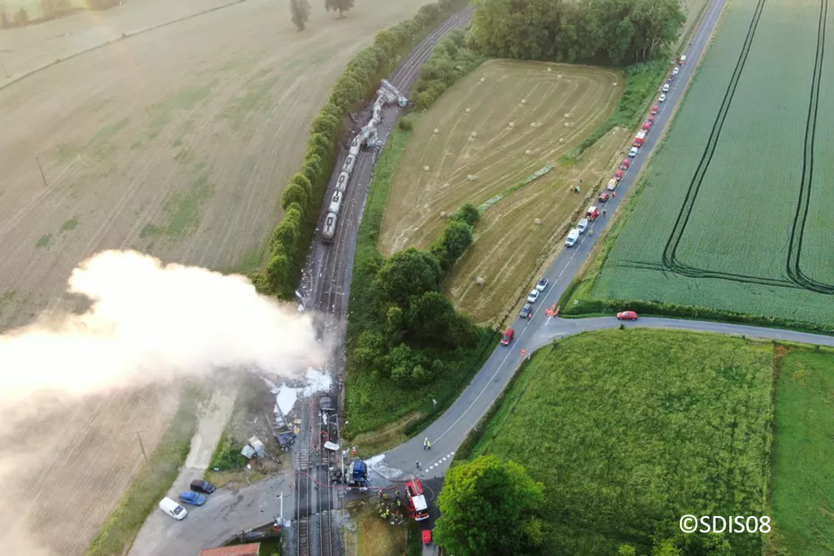 Fuite d'acide phosphorique après la collision entre un convoi exceptionnel et un train, dans les Ardennes