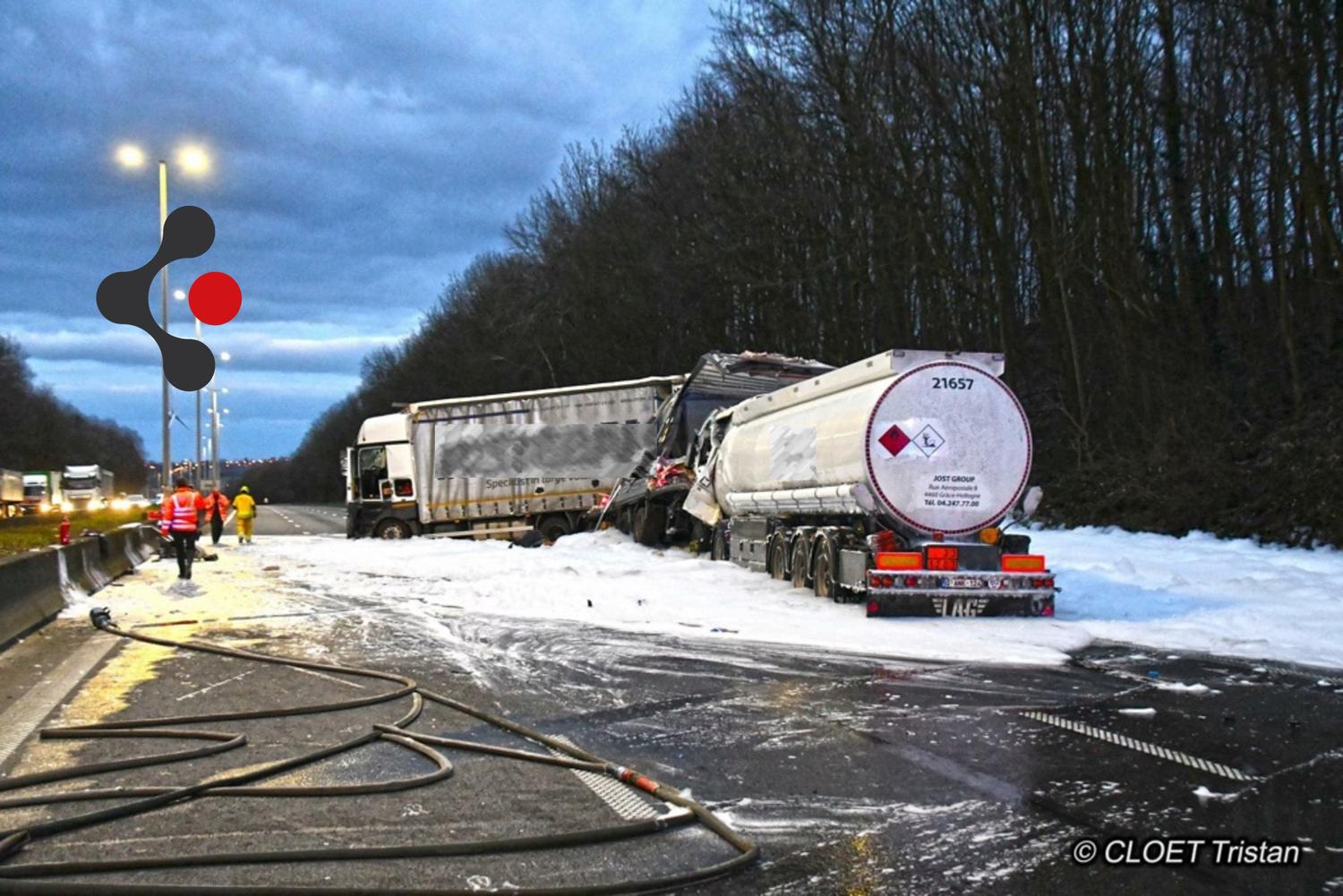 Accident camion-citerne :  1 blessé et 10 000 L d'essence sur l'autoroute, entre Namur et Liège