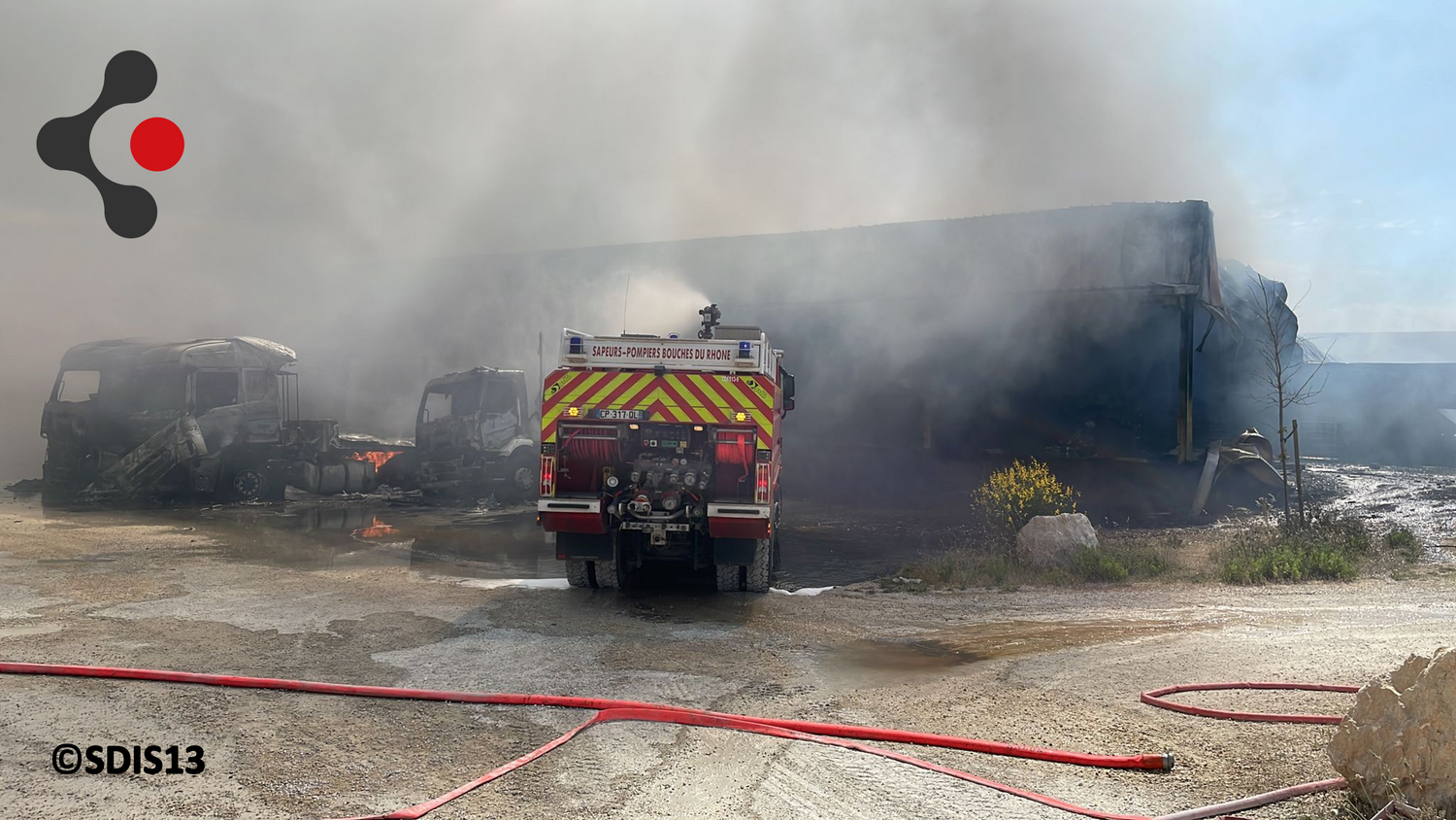 Déchargement non maitrisé : Incendie d'un entrepôt de 2200 m2, au nord de Marseille